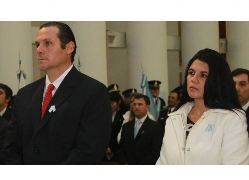 Camilo Etchevarren junto a su esposa, Mariel Ibarguren.
