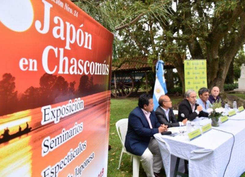 Acto en los jardines del Museo Pampeano.