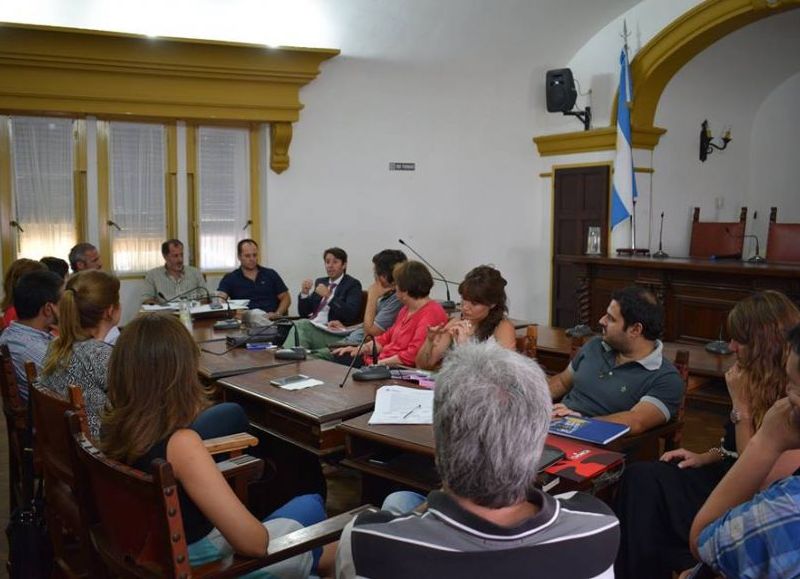 La reunión se desarrolló en el recinto del Honorable Concejo Deliberante local.
