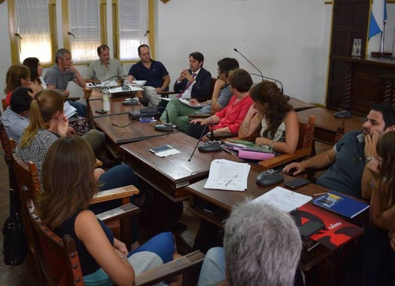 La reunión se desarrolló en el recinto del Honorable Concejo Deliberante local.