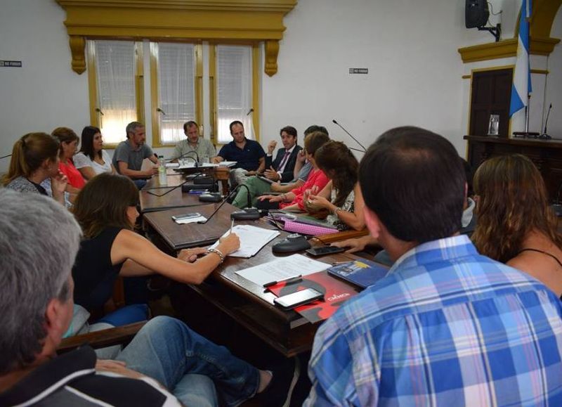 La reunión se desarrolló en el recinto del Honorable Concejo Deliberante local.