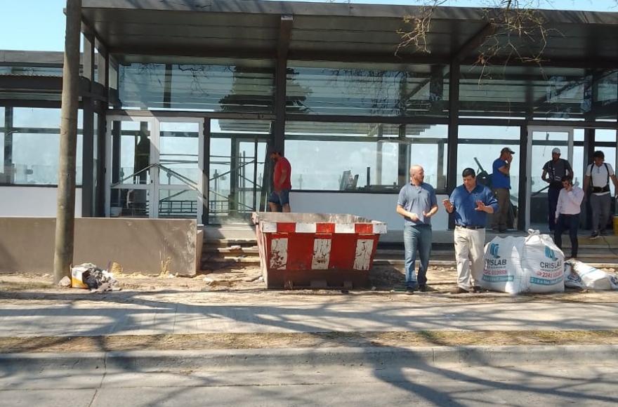 La visita tuvo como objetivo analizar el pedido de eximición del pago del canon.