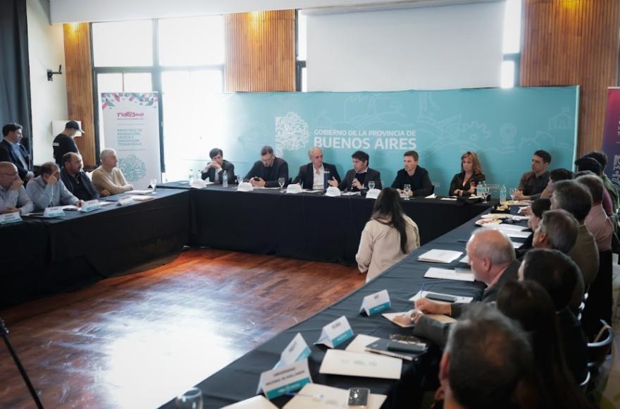 De la asamblea participan más de 100 referentes del sector turístico, del ámbito público y privado.