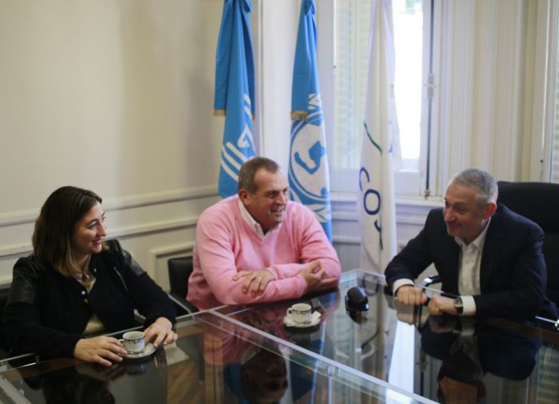 Reunión de Santiago Dos Santos y Lorenza Márquez con Claudio Presman.