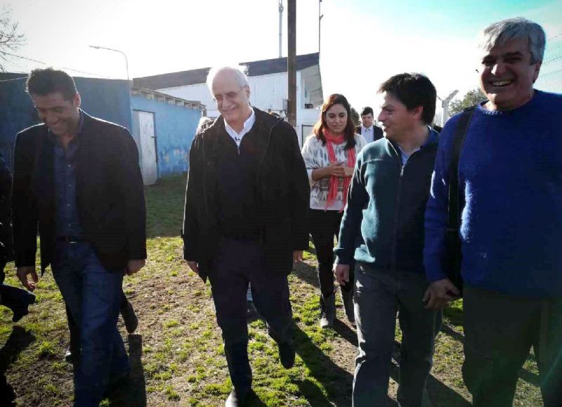 Jorge Taiana conversó con comerciantes, vecinos y referentes locales.
