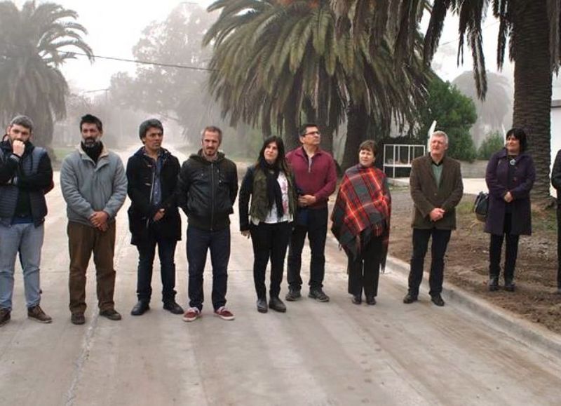 Parte del Gabinete, concejales y autoridades escolares.