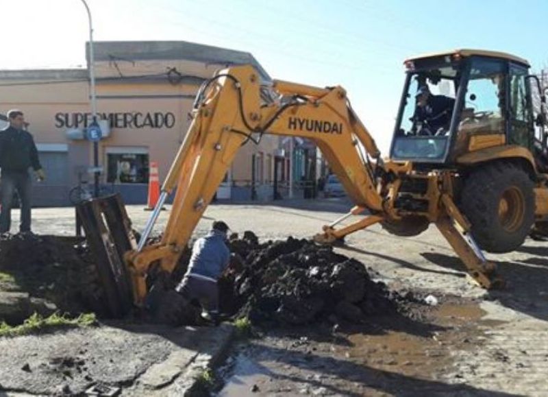 Tareas en las vías de Alvear y Bolívar.