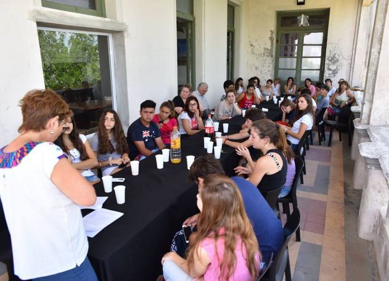 En el encuentro se analizaron las percepciones que tienen los jóvenes sobre el alcohol, las drogas y la nocturnidad, entre otros temas.