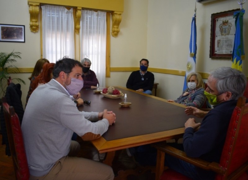 Reunión encabezada por el intendente Gastón.