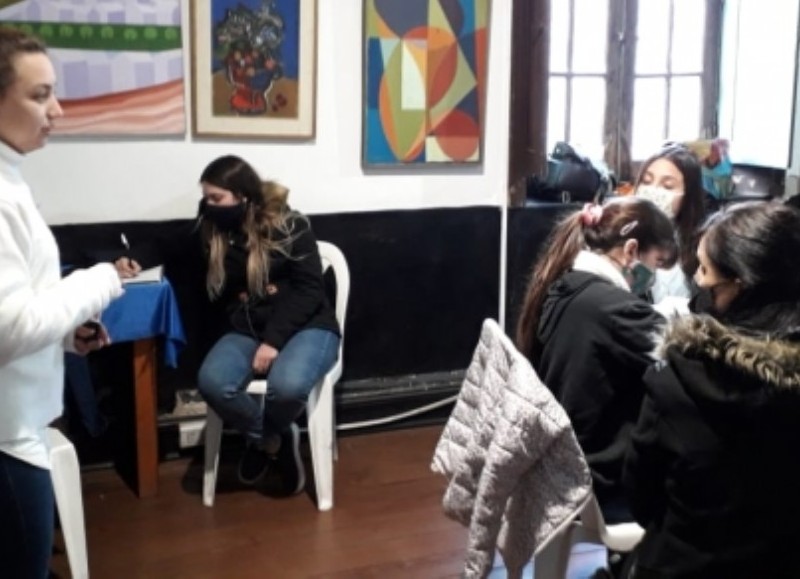 Curso arancelado.