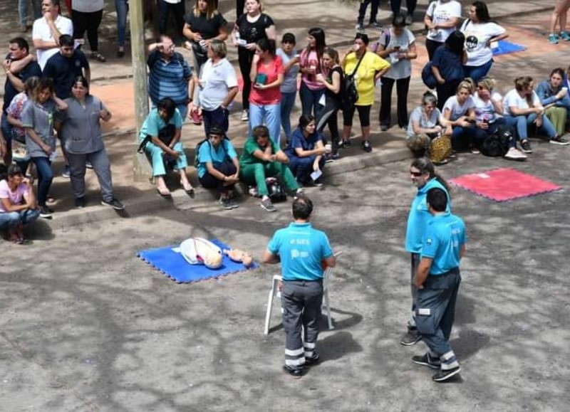 Actividad en Plaza Independencia.