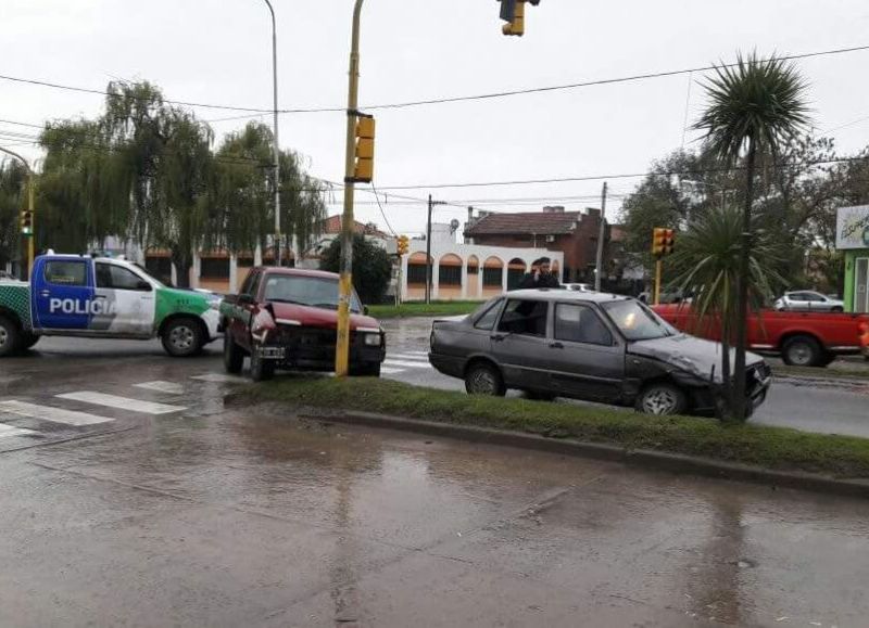 Fuerte impacto (fotos: FM Por Siempre).