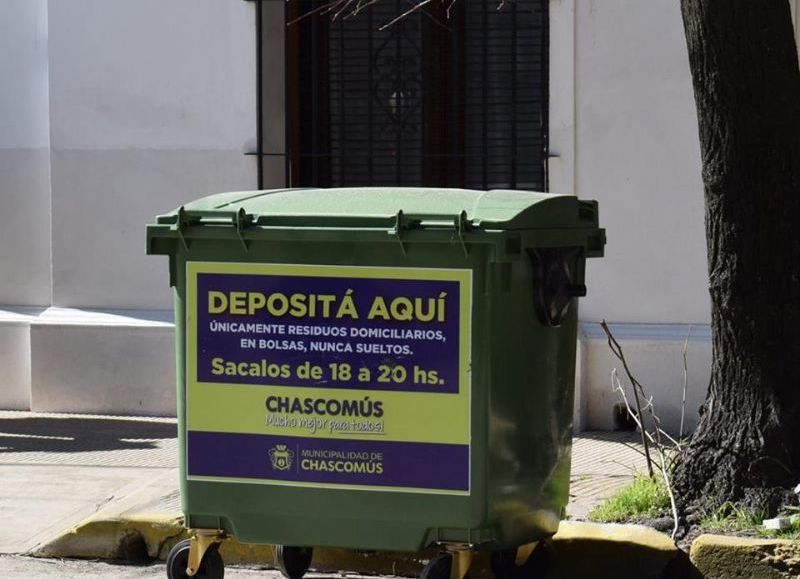 Se solicita a los vecinos no depositar bolsas en la vía pública.