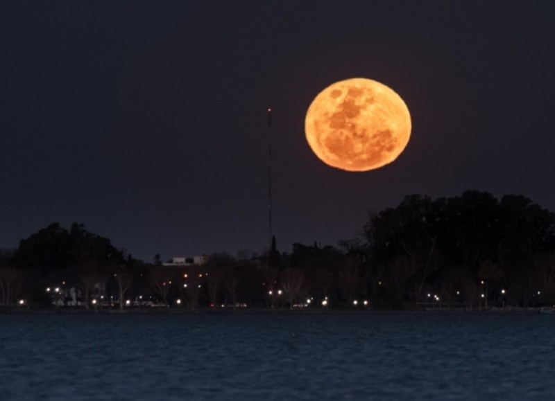 Este sábado 11 de febrero, a las 20:00 horas se realizará de manera gratuita una caminata nocturna por la costanera, con partida y destino final en el Museo.