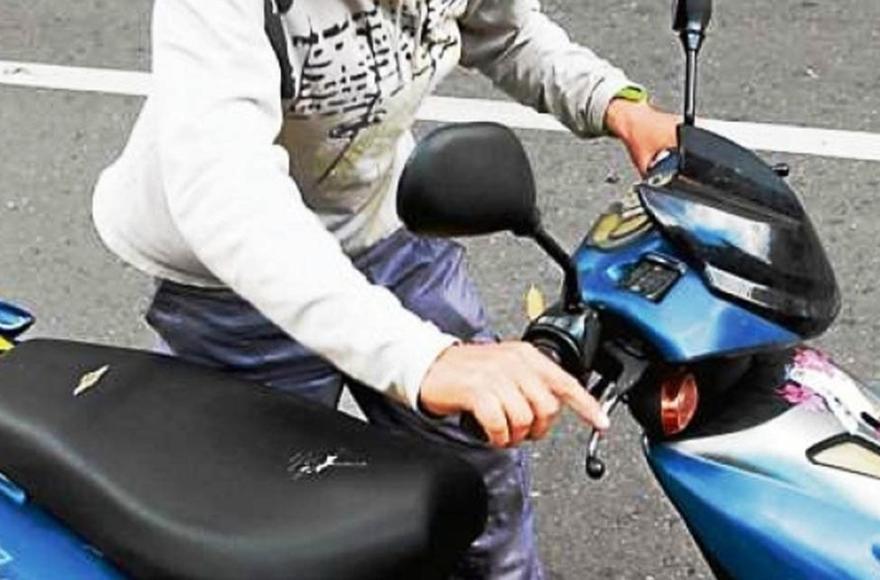 El propietario del rodado manifestó le sustrajeron el cuadro de una moto con dos ruedas.