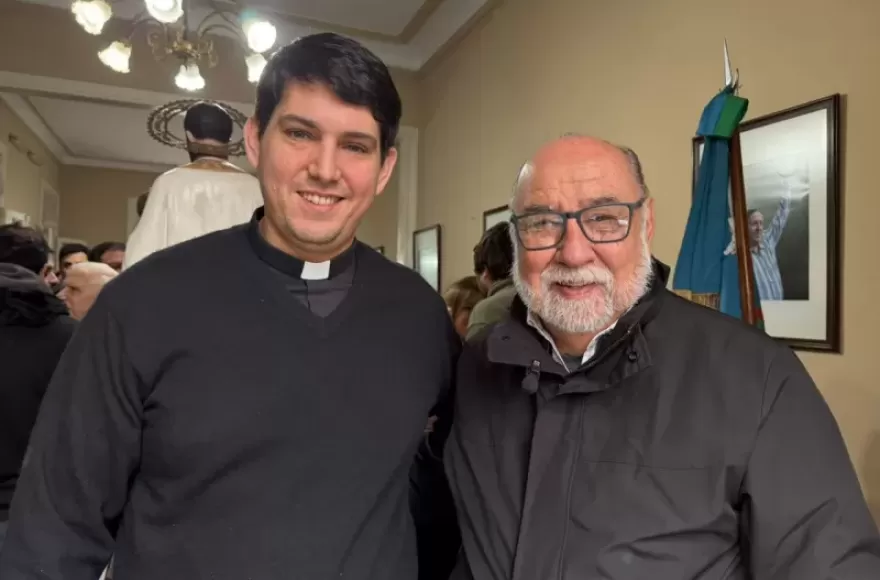 Diego Doldan cura párroco de San Cayetano y el secretario general de SOSBA Julio Castro