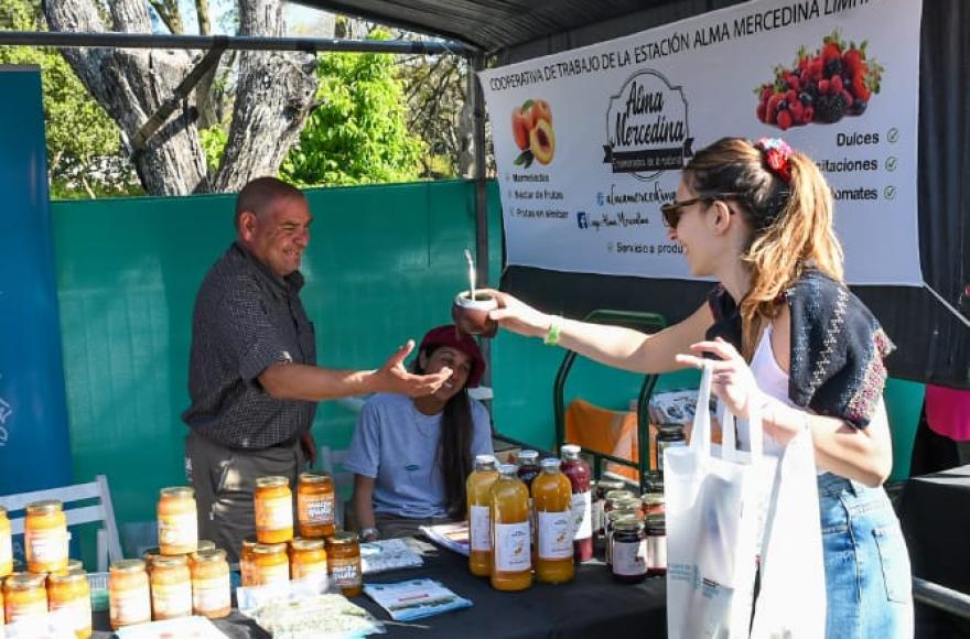 Productores y productoras comercializan directamente sus creaciones.
