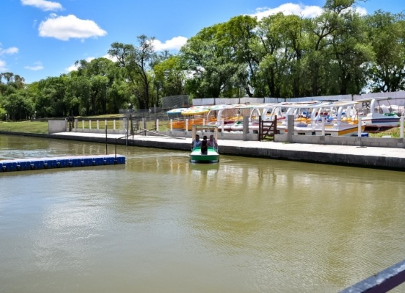 Gastronomía, juegos náuticos, muelle flotante y sector de usos recreativos.