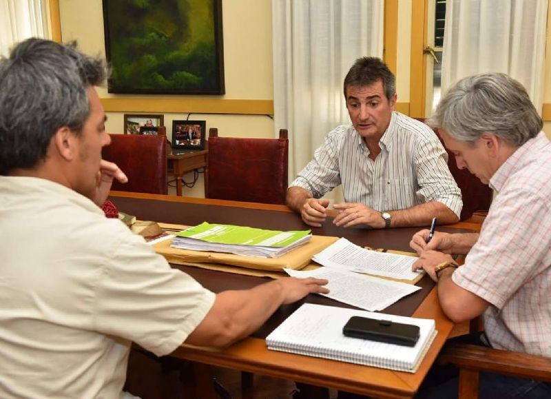 El acto de rúbrica fue encabezado por el intendente Gastón.