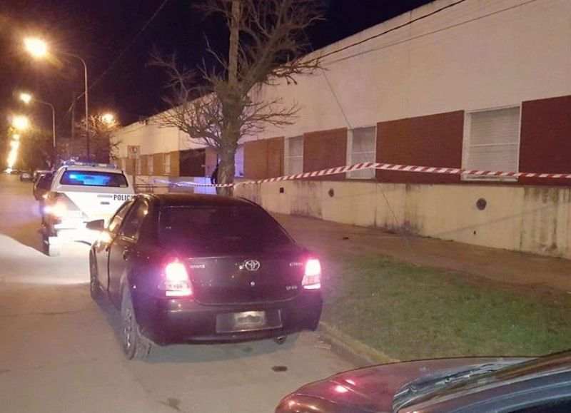 Frente del Hospital, sobre calle H. Yrigoyen, donde la joven se disparó.
