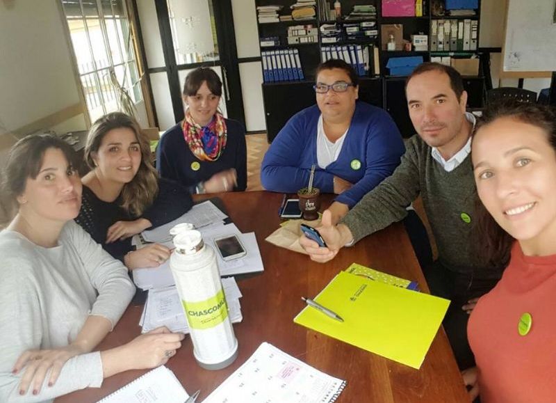 Equipo de turismo trabajando de cara al fin de semana largo en el mes de octubre.