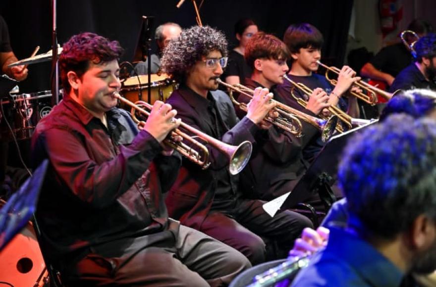 Participaron integrantes de la Banda Municipal de Música, la Orquesta Filarmónica de Chascomús y el Conservatorio de Música.