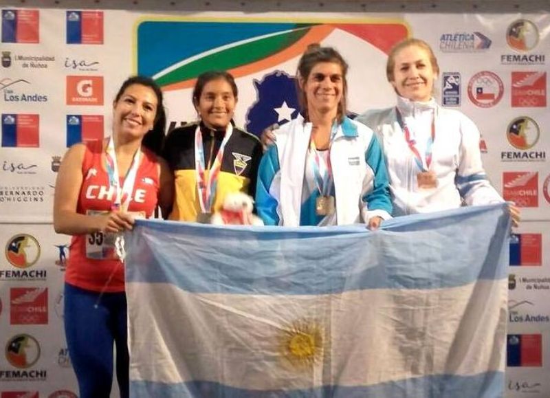 El momento de la premiación de Ágata.