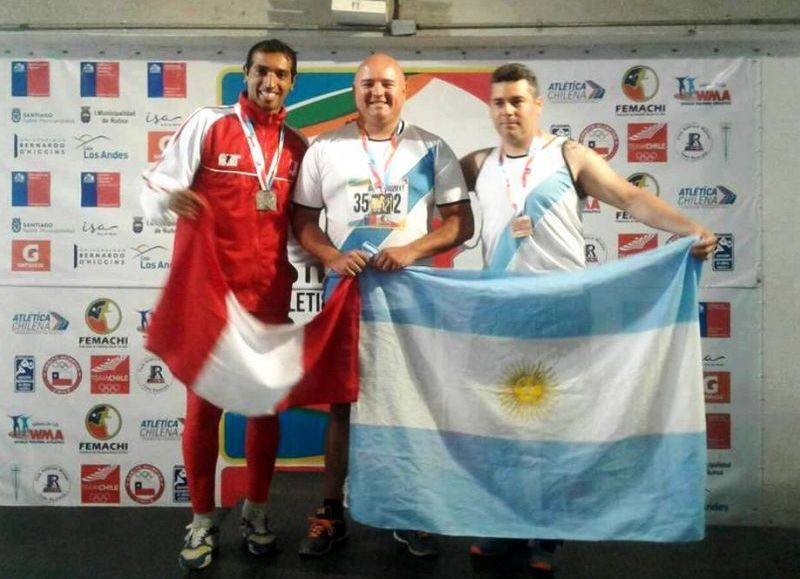 El momento de la premiación de Iñaki.