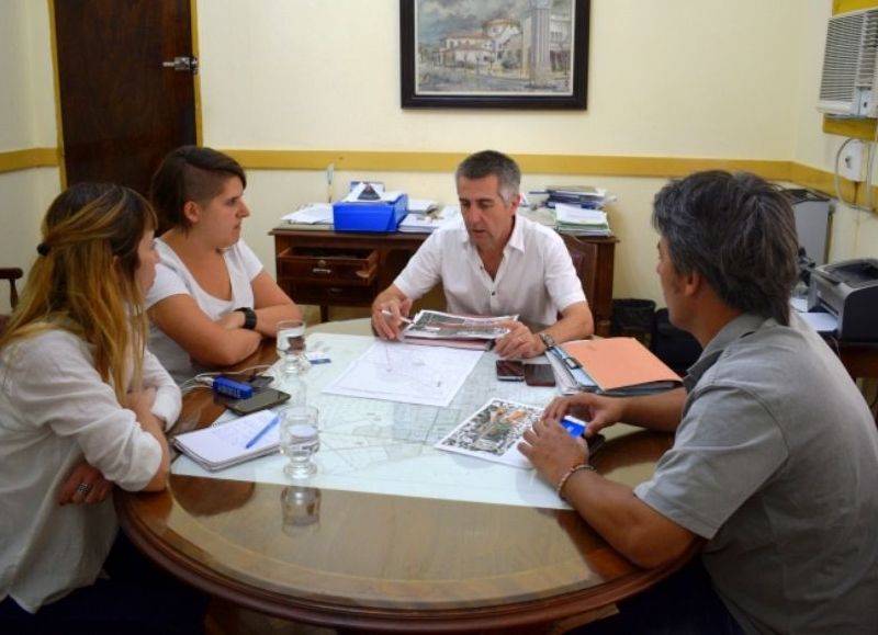 Reunión con autoridades comunales.