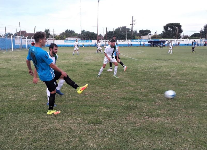 Empezó la acción en la Liga local.