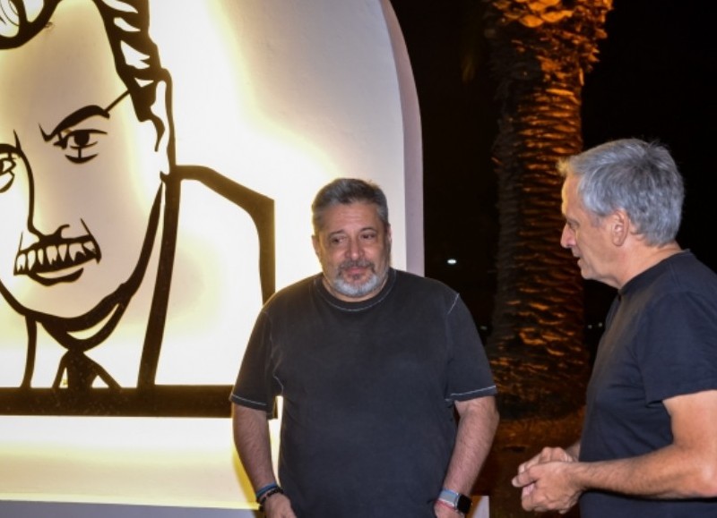 El intendente municipal recibió el pasdo jueves al presidente del Grupo Octubre, quien estuvo en Chascomús para visitar el mural Alfonsín Iluminado.