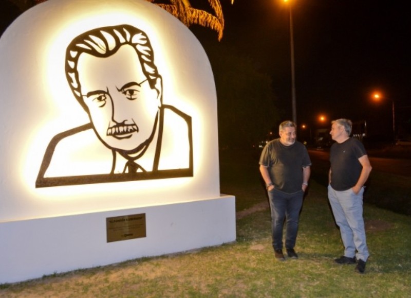 Santa María se reunió con Javier Gastón y juntos se acercaron a observar el sector de la avenida Costanera Urruty y 11 de Septiembre, donde está emplazada la obra.