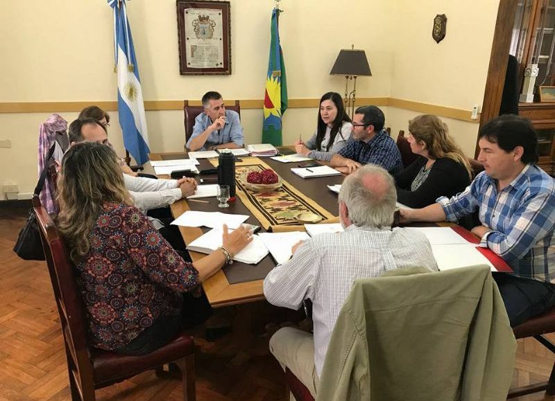Un pasaje del encuentro en el despacho del intendente.