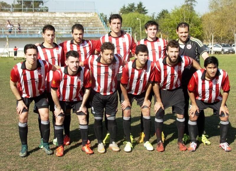 Atlético arrancó con derrota de local.