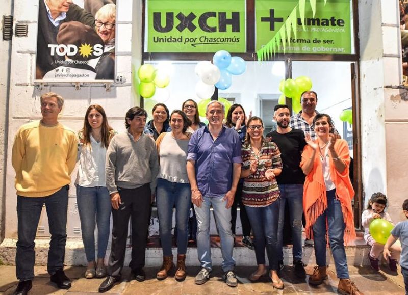 El intendente Gastón junto a sus candidatos.