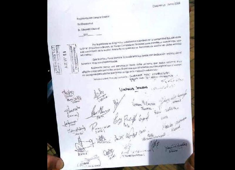 Nota reclamando por una auxiliar despedida.
