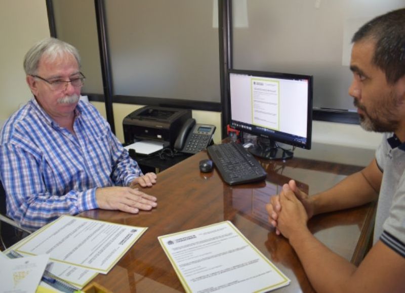 El presidente la cooperativa, Miguel Tapia, mantuvo un encuentro con el subsecretario de Tierras y Urbanismo, Rodolfo Mac Lean.