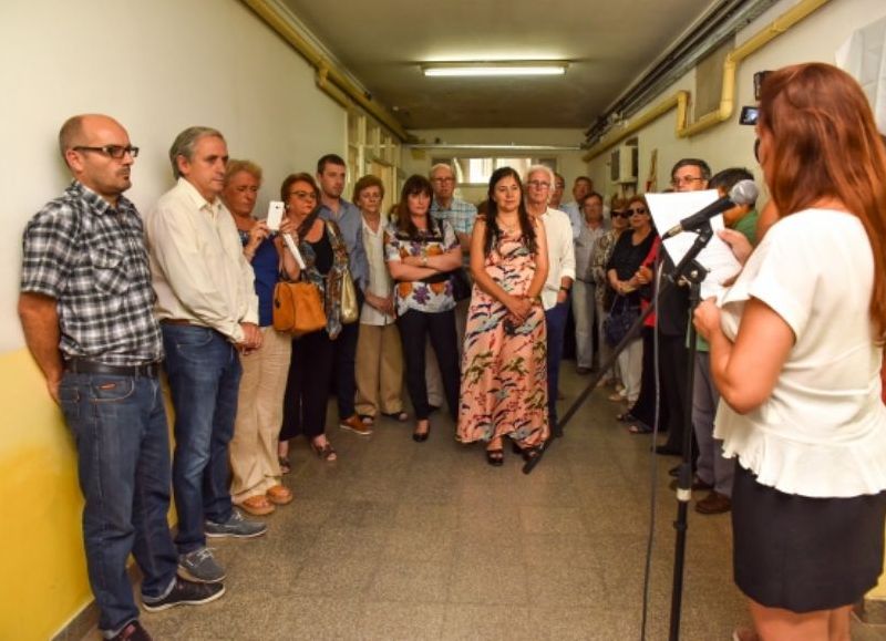 El intendente Javier Gastón encabezó el acto de desciubrimiento de la placa.