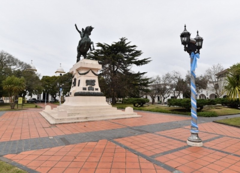 Ceremonia en Plaza Independencia.