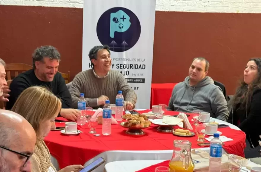 Lorenzo G&oacute;mez defendi&oacute; la colegiaci&oacute;n profesional y pidi&oacute; que todos los municipios cuenten con &aacute;reas de Higiene y Seguridad