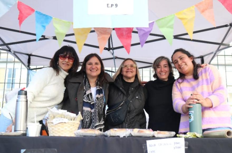 La jornada se coronó con un rico chocolate caliente que ofreció la Municipalidad de Chascomús para compartir en comunidad. 