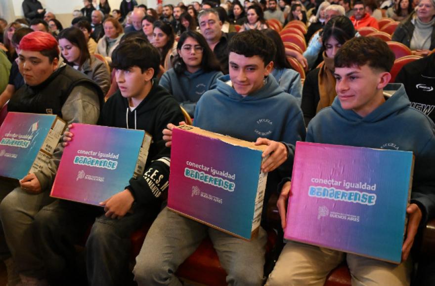 347 familias chascomunenses recibieron las escrituras de sus viviendas
