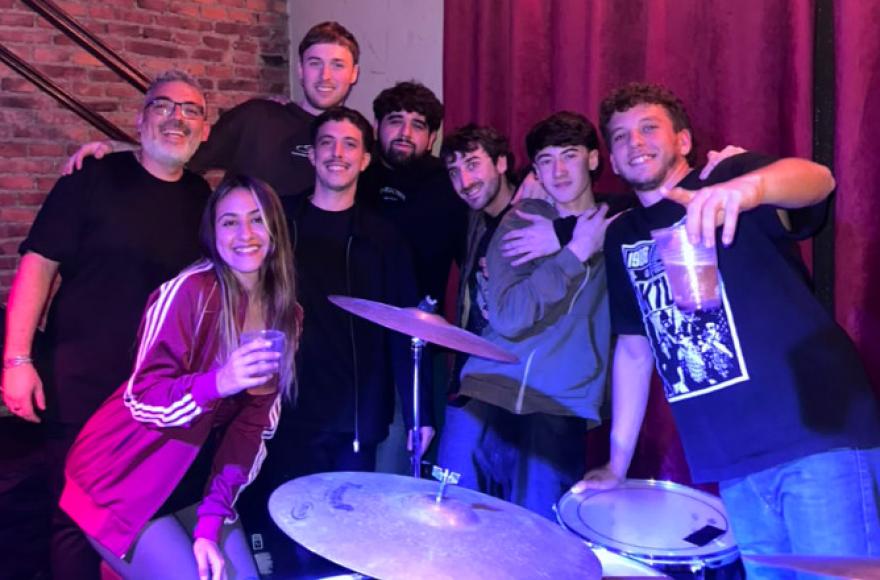 Se viene una noche en homenaje al Indio Solari.