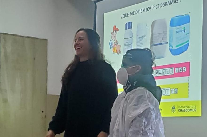 Charlas en escuelas rurales para promover la conciencia sobre el uso de agroquímicos