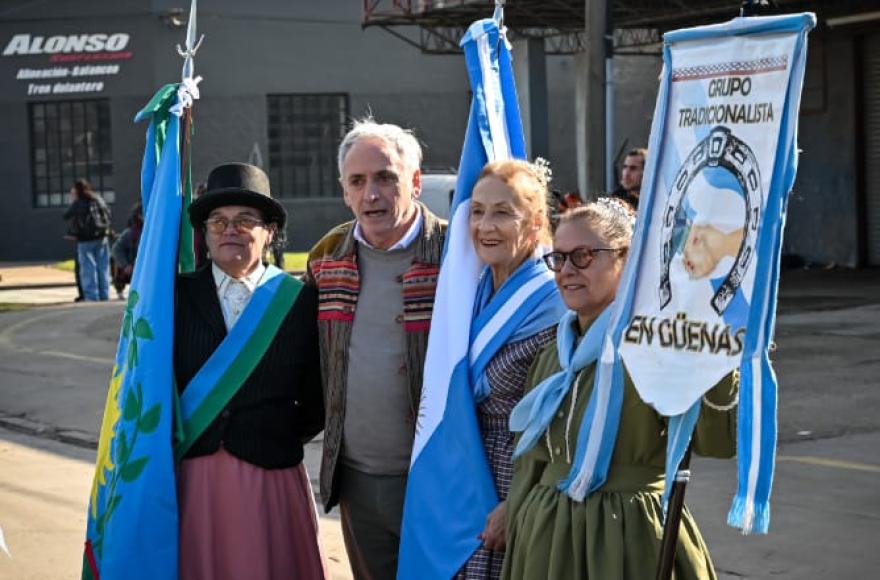 Las agrupaciones de danzas tradicionales estuvieron presentes.