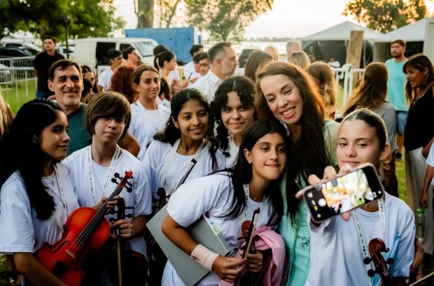 Onetto se mostró emocionada y feliz por la forma en que más de 400 se expresan a través de la música.