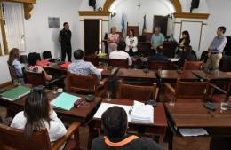 Gastón entrega reconocimiento al subcomisario Gerardo Ferreyra