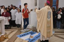 Con la Catedral colmada de jóvenes, se entronizó la imagen de Carlo Acutis