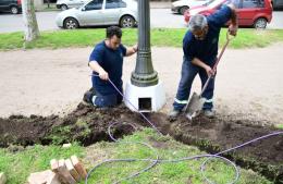 Continúa la reconversión lumínica en Plaza Sarmiento