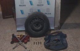 Fueron aprehendidos tras robar la rueda de un auto